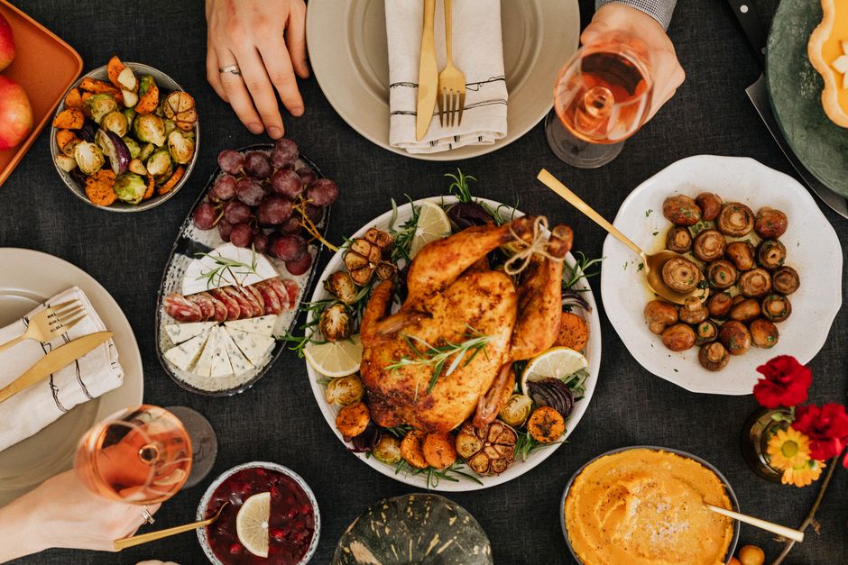 Balanced Holiday Plates: Enjoying Festive Meals Without Overthinking