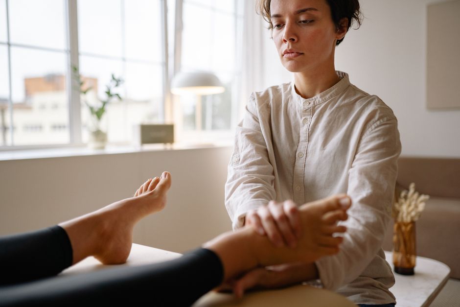 HTM Foot Massager vs Vibration Plate: Which Home Recovery Tool Is Right for You?